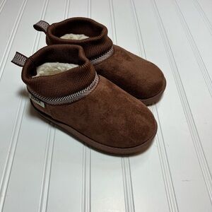 PAWZ Chocolate Faux Fur Slippers Kids Size 9-10 NWT